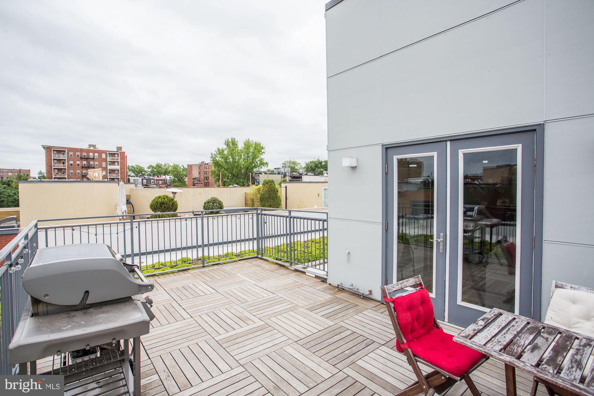 2337 CHAMPLAIN ST NW #PH405