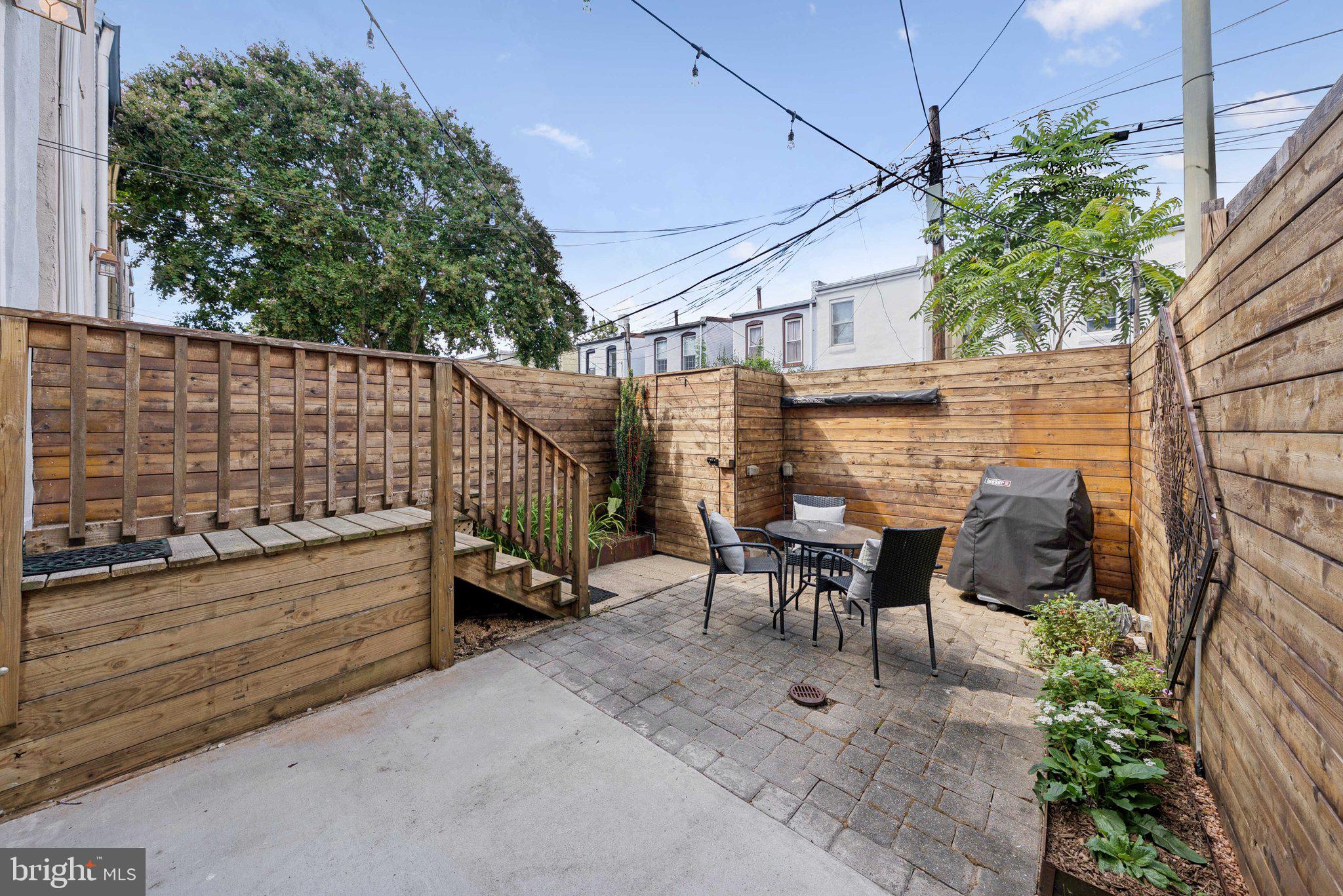1332 EMERALD STREET NE