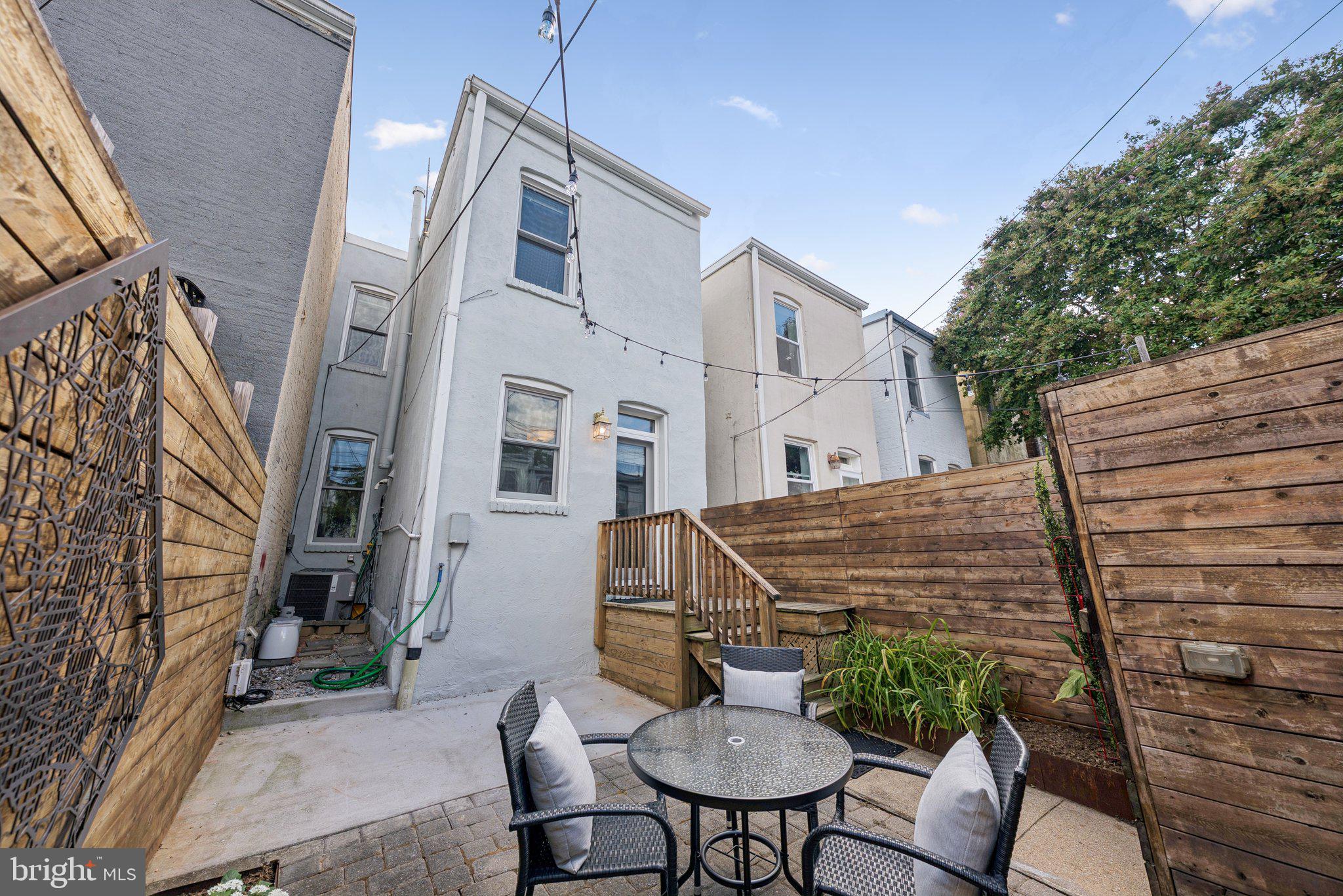 1332 EMERALD STREET NE