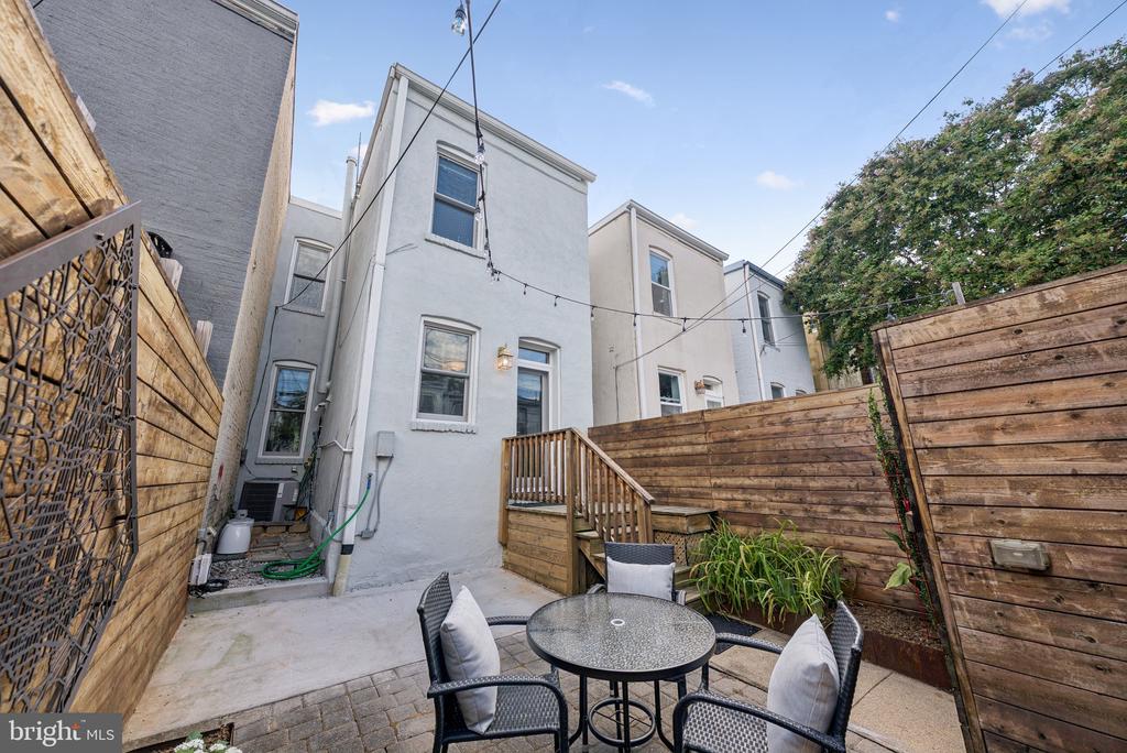 1332 EMERALD STREET NE