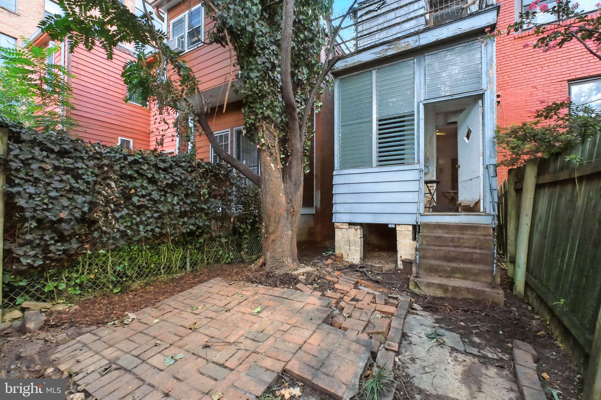 223 C STREET SE