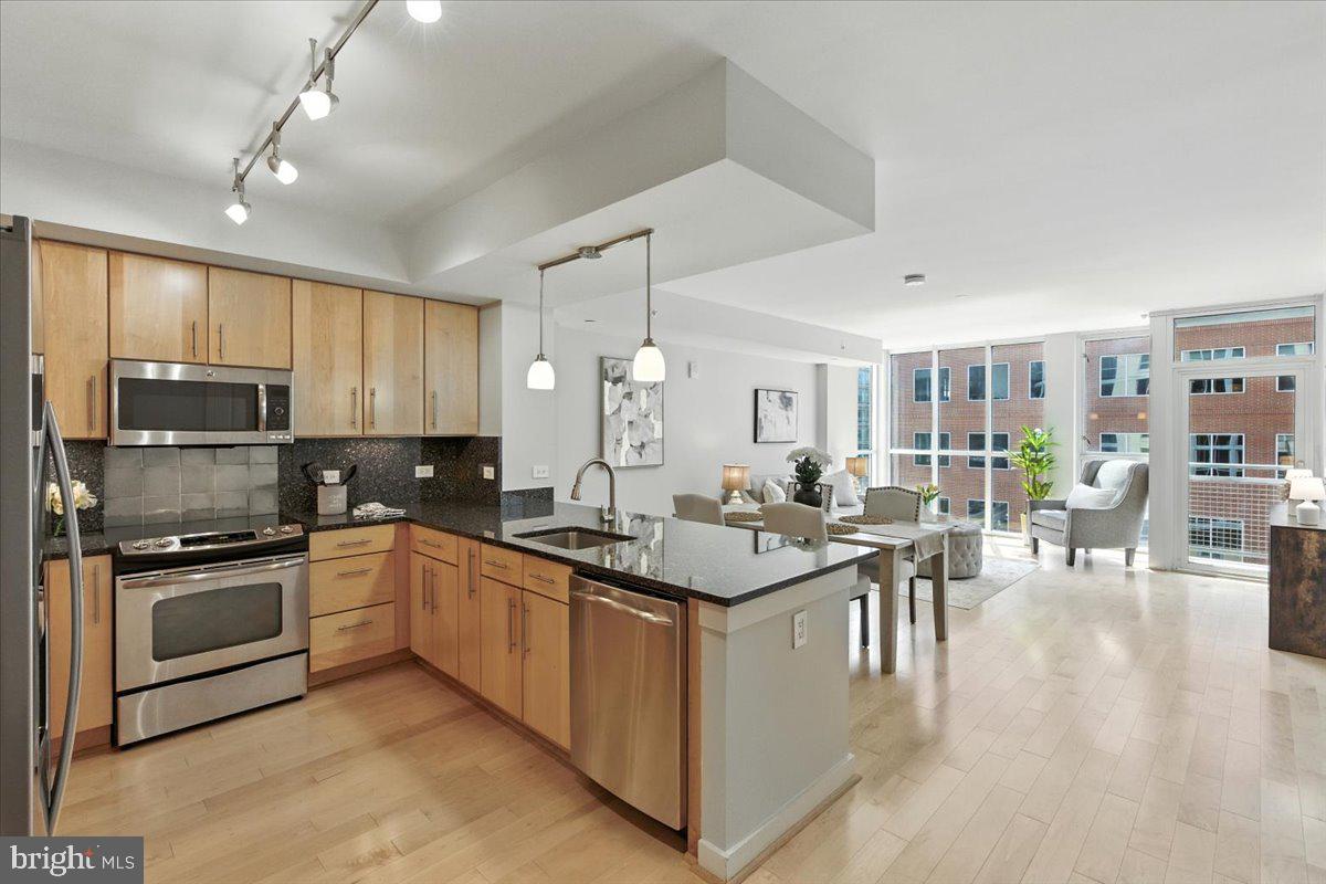 1025 1ST STREET SE 612