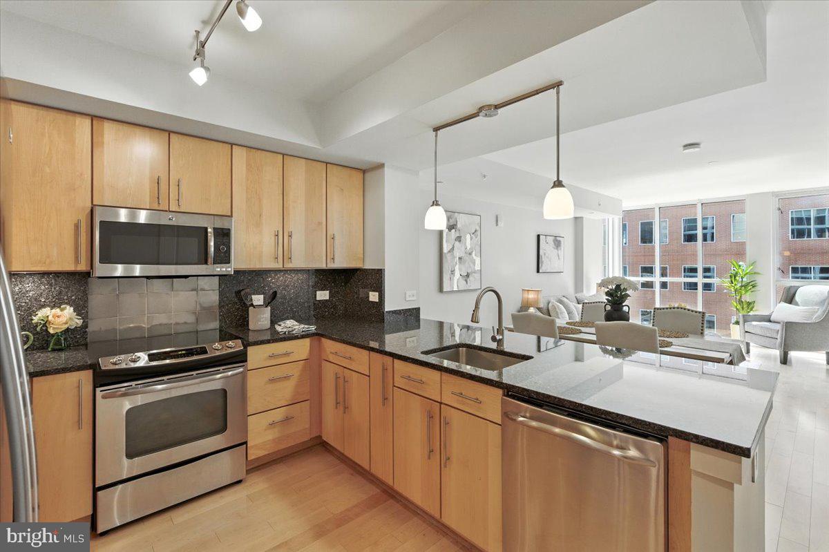1025 1ST STREET SE 612