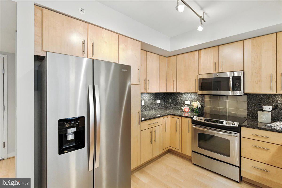 1025 1ST STREET SE 612