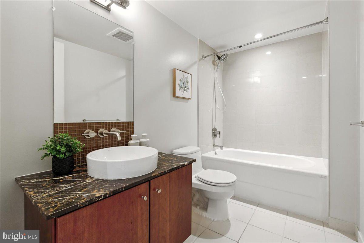 1025 1ST STREET SE 612