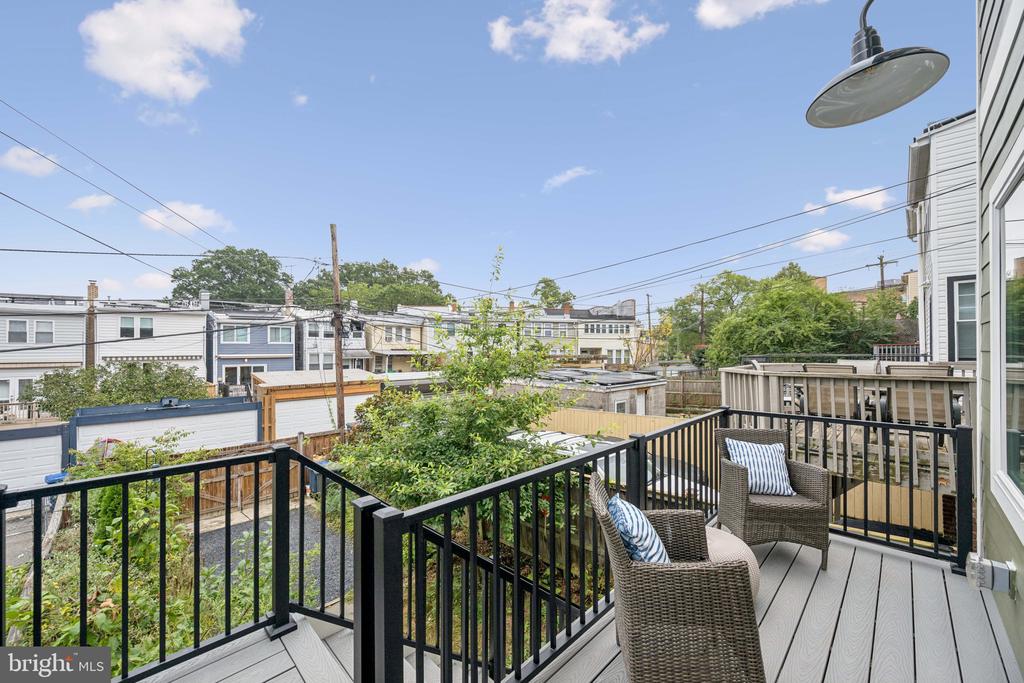 4613 8TH STREET NW