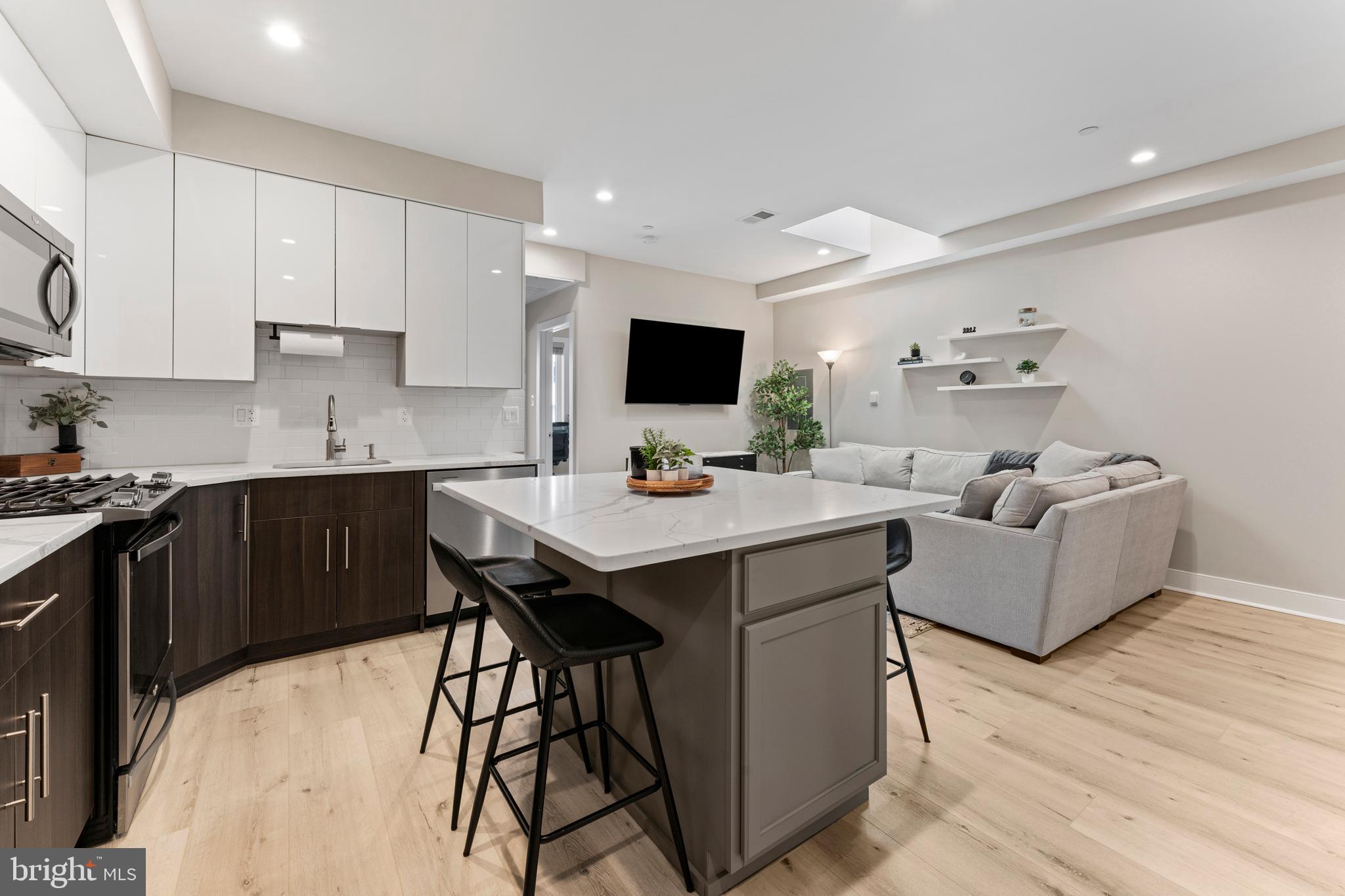 818 NW KENNEDY STREET NW 9