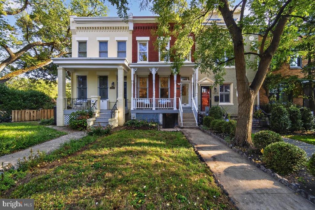 1327 SOUTH CAROLINA AVENUE SE