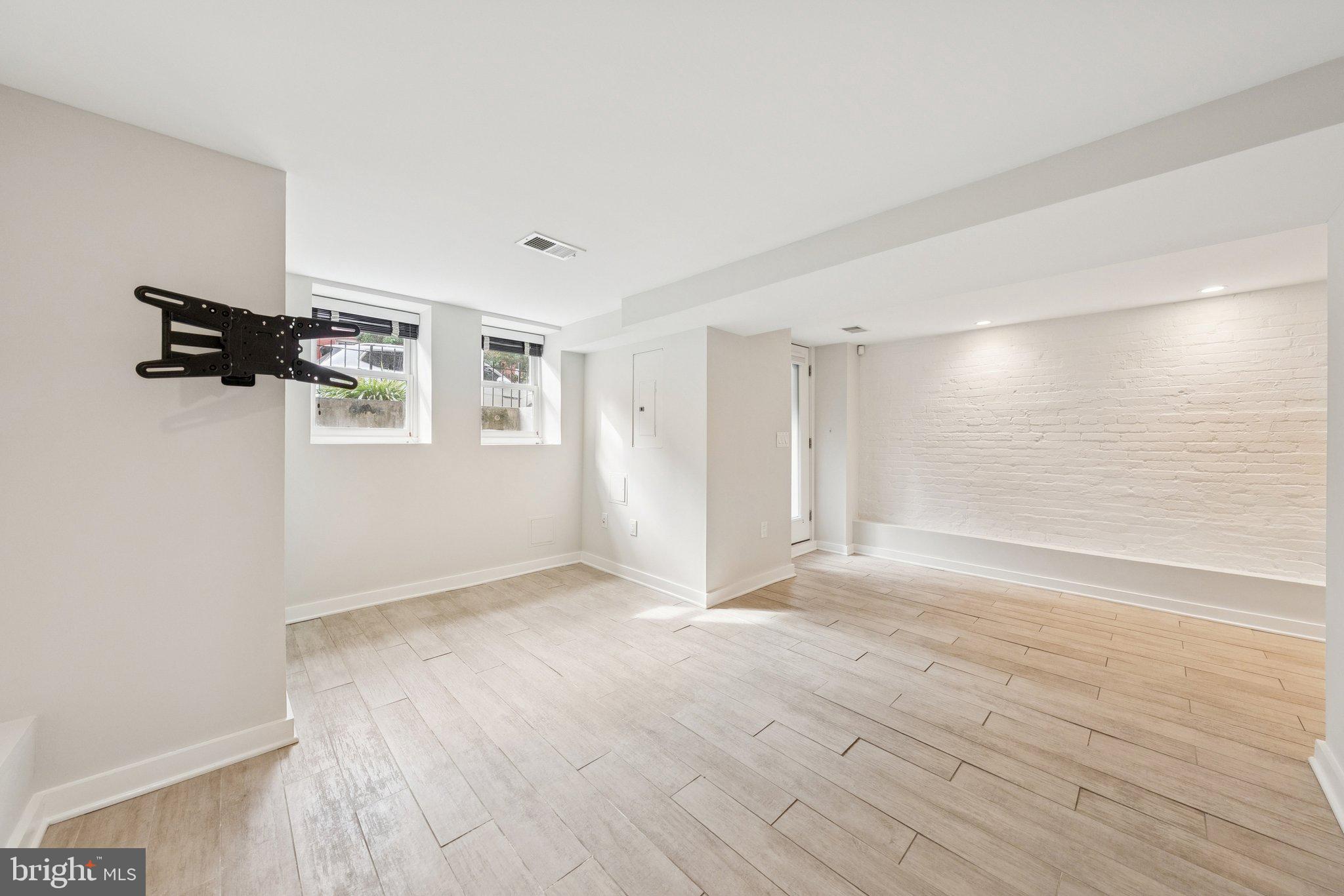 933 WESTMINSTER STREET NW