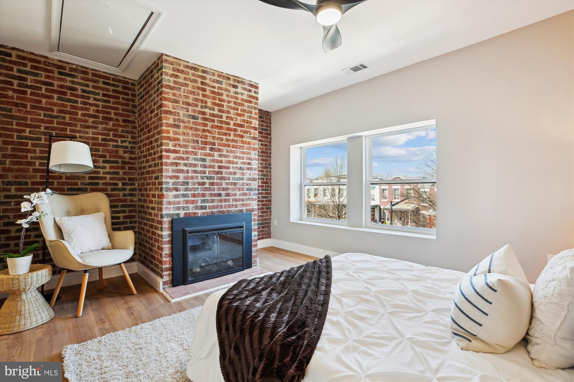 329 15TH STREET NE
