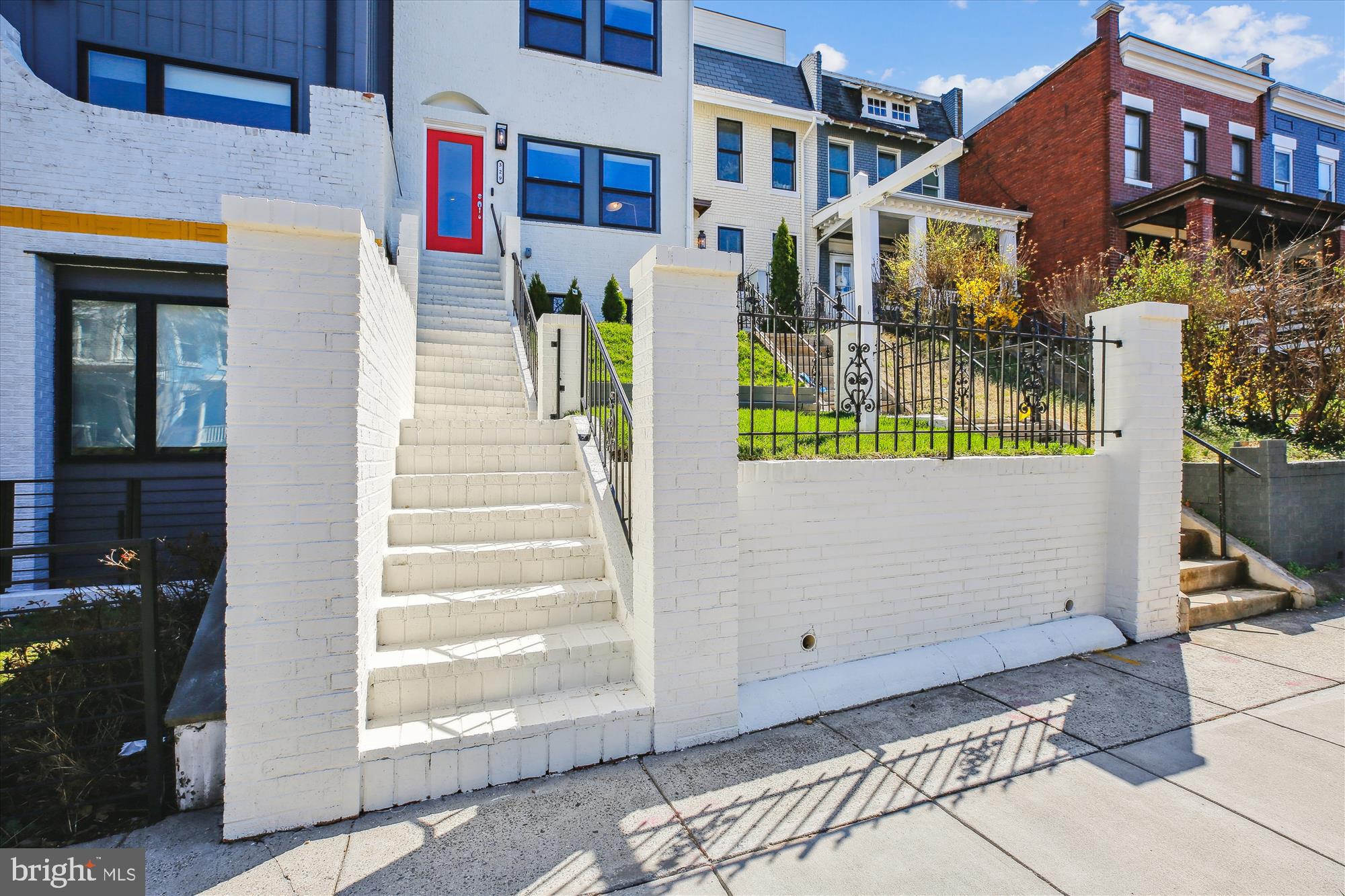 329 15TH STREET NE