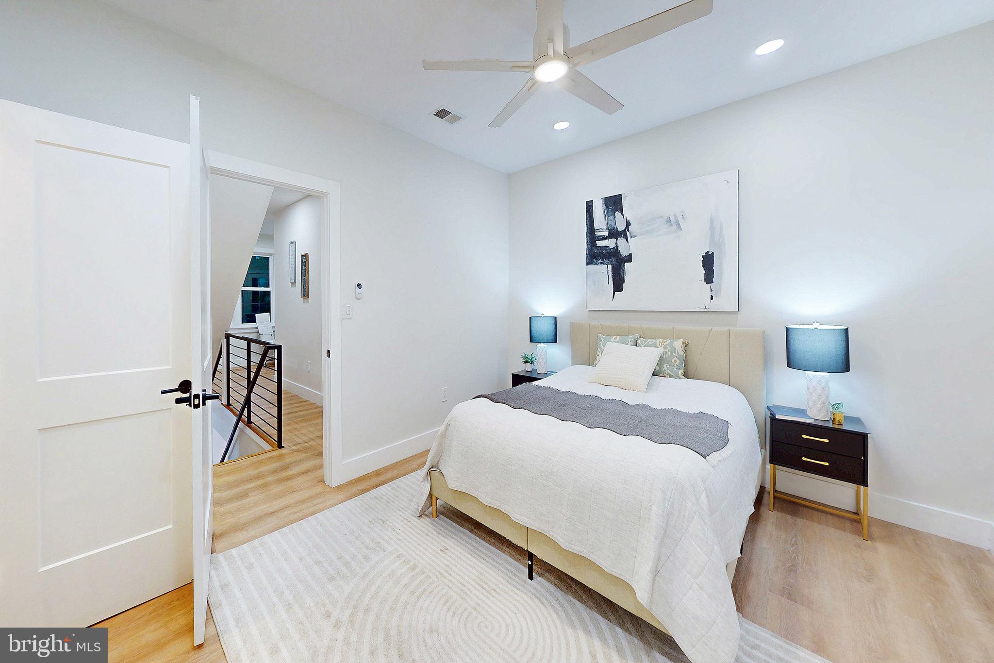 2806 FRANKLIN STREET NE