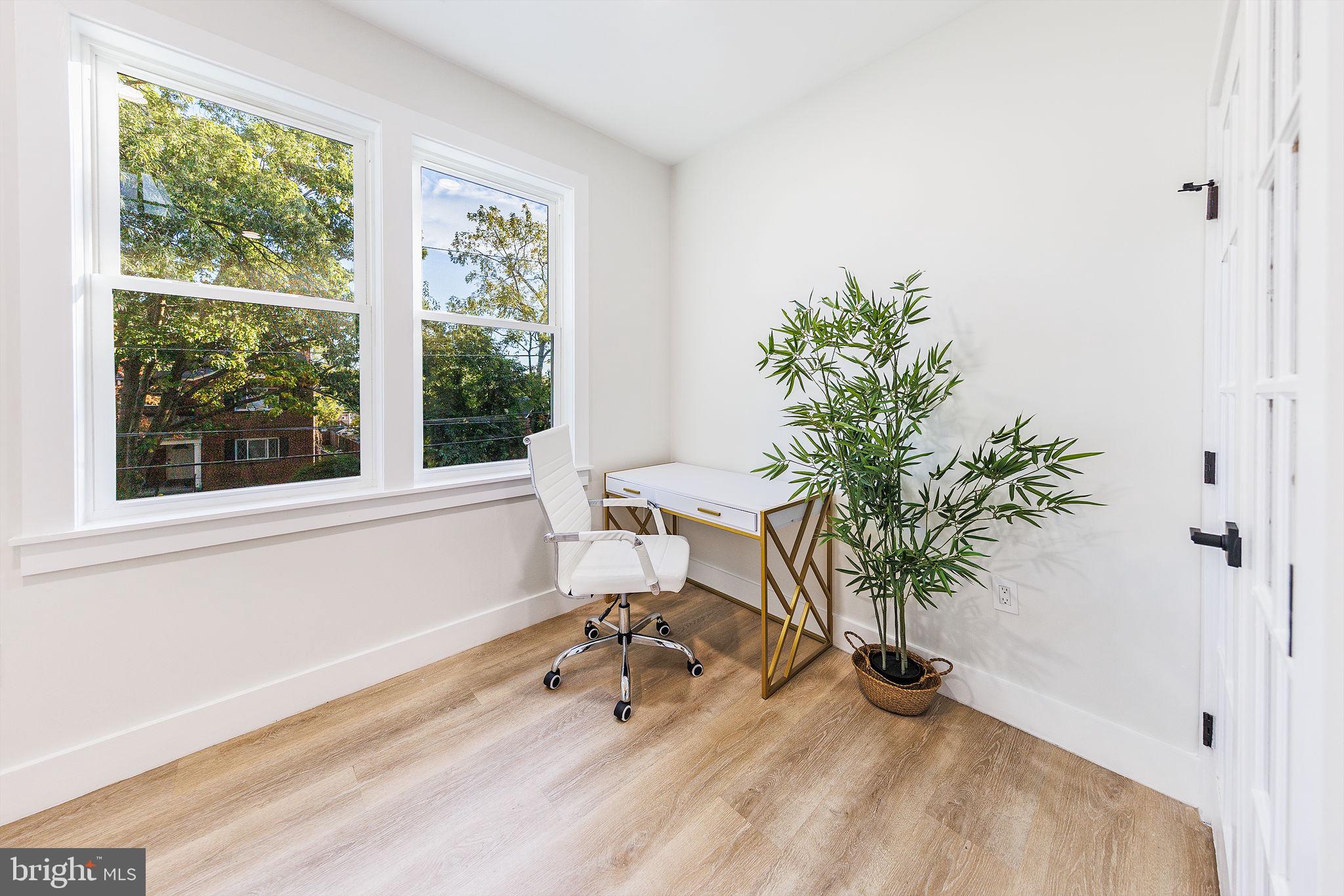 2806 FRANKLIN STREET NE