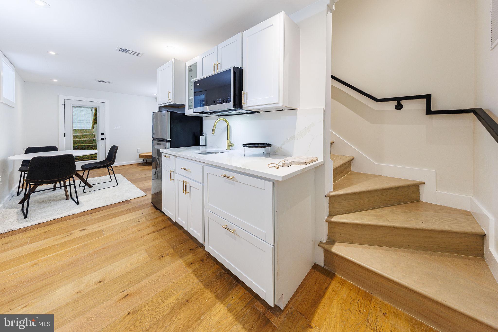 2806 FRANKLIN STREET NE