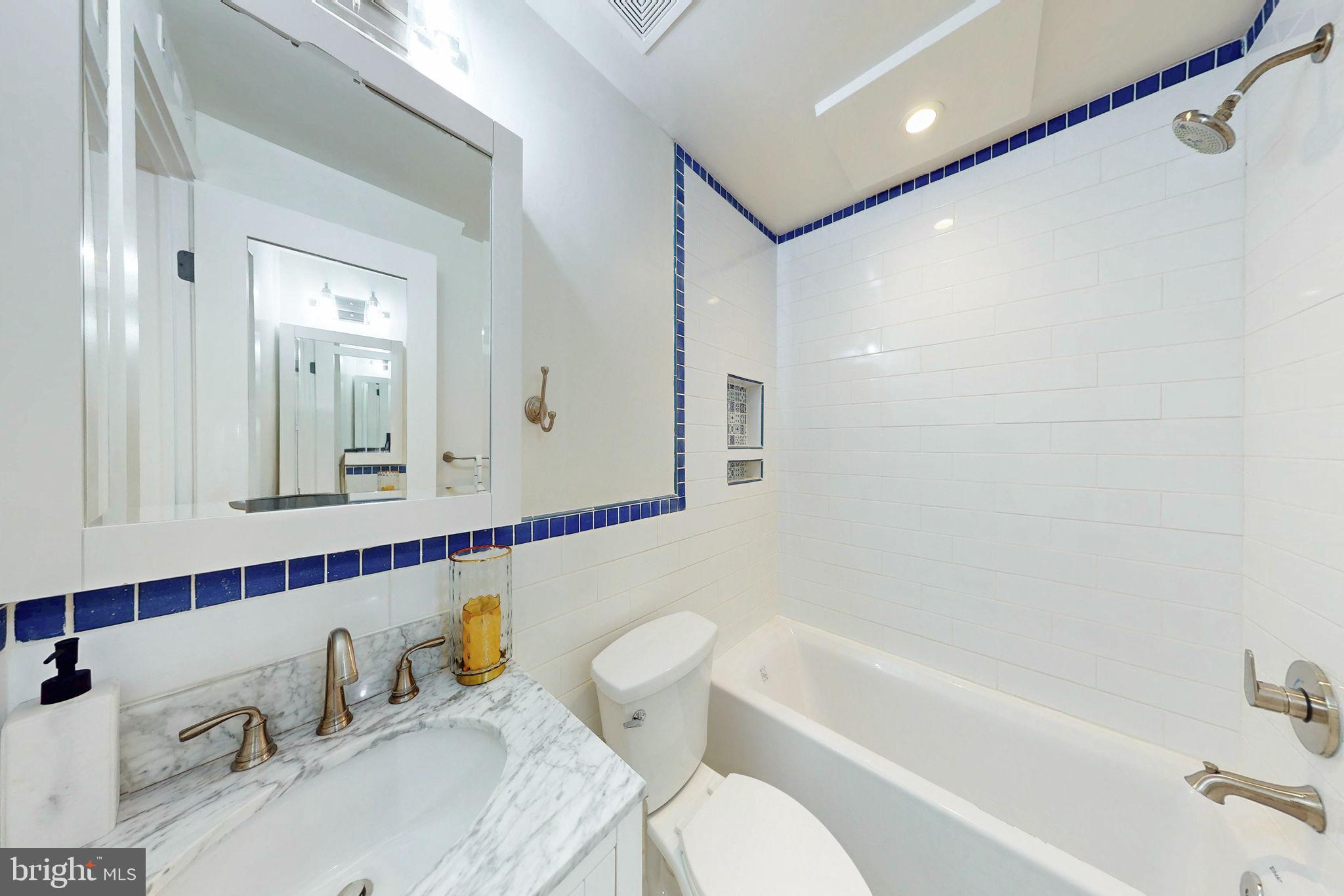 2806 FRANKLIN STREET NE