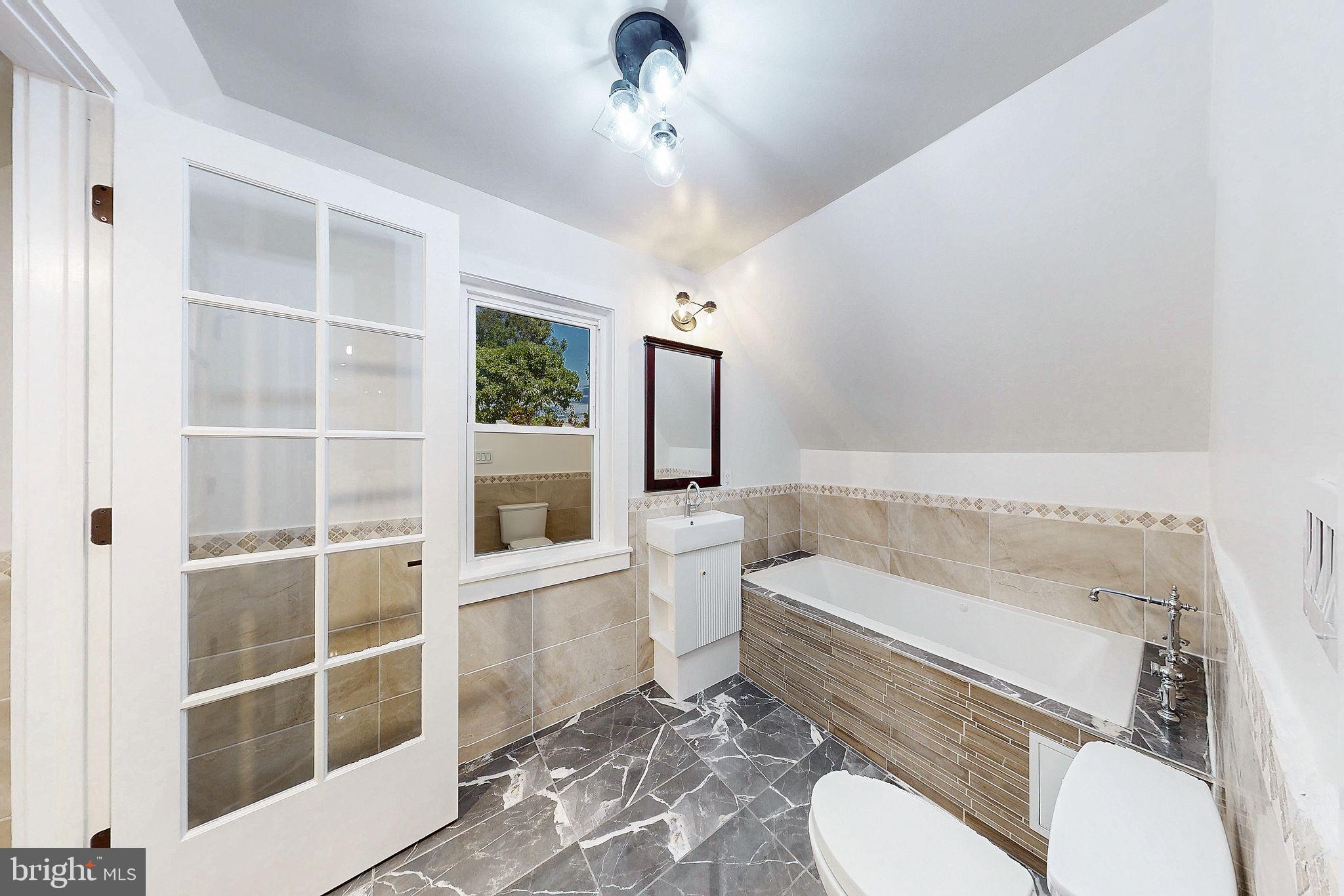 2806 FRANKLIN STREET NE