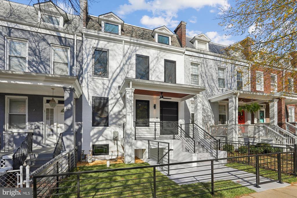 951 SHEPHERD STREET NW