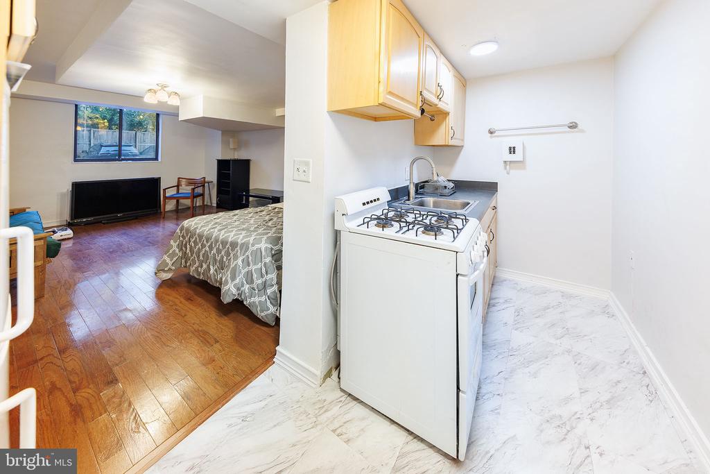 3315 WISCONSIN AVE NW #B1