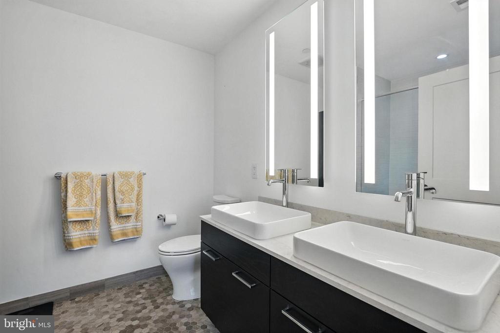 70 N STREET SE N913