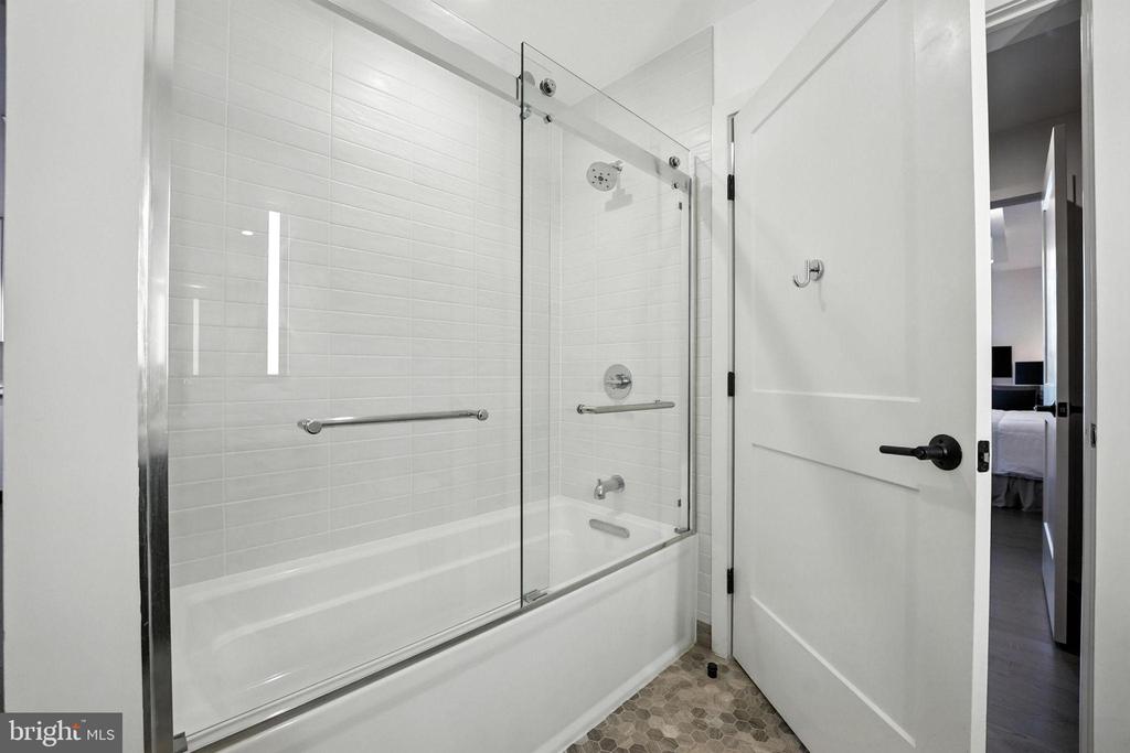 70 N STREET SE N913