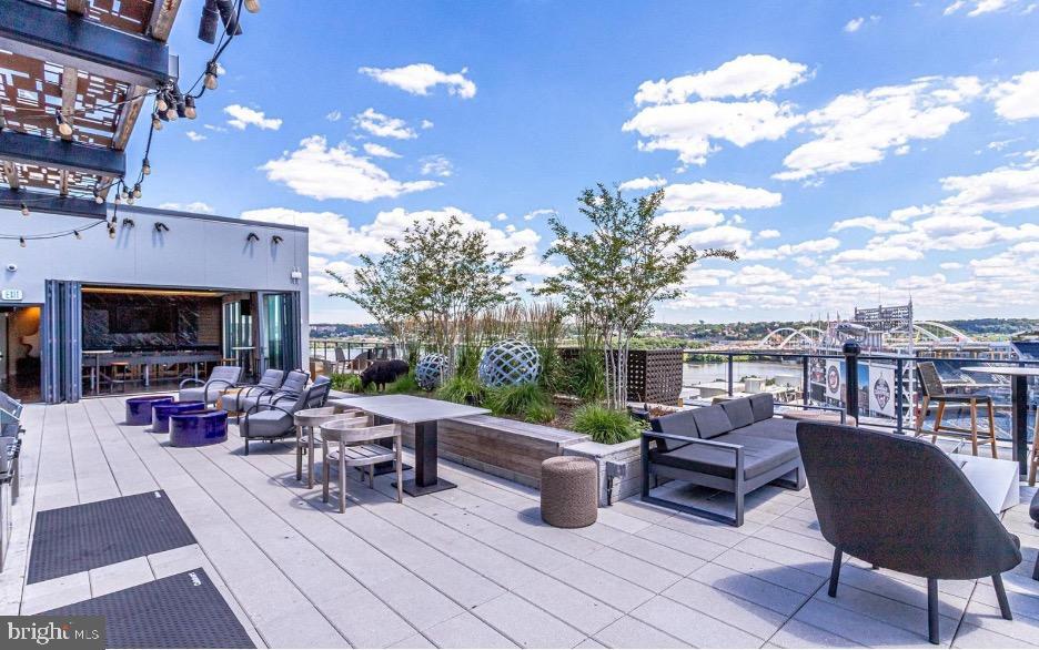 70 N STREET SE N913