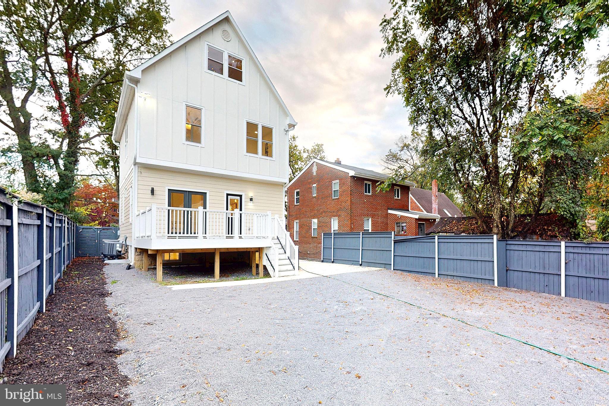 2806 FRANKLIN STREET NE