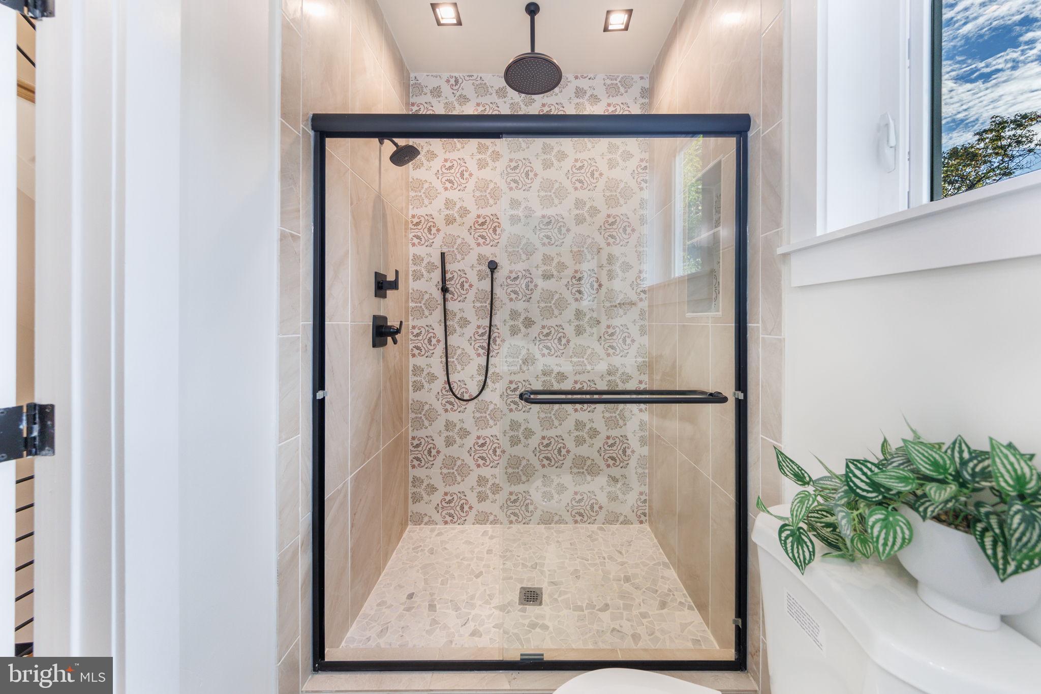 2806 FRANKLIN STREET NE