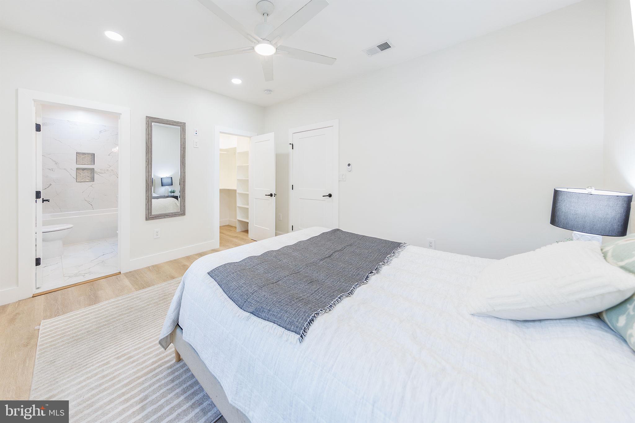 2806 FRANKLIN STREET NE