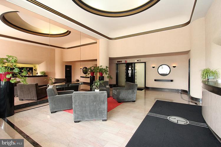 1 SCOTT CIRCLE NW 814