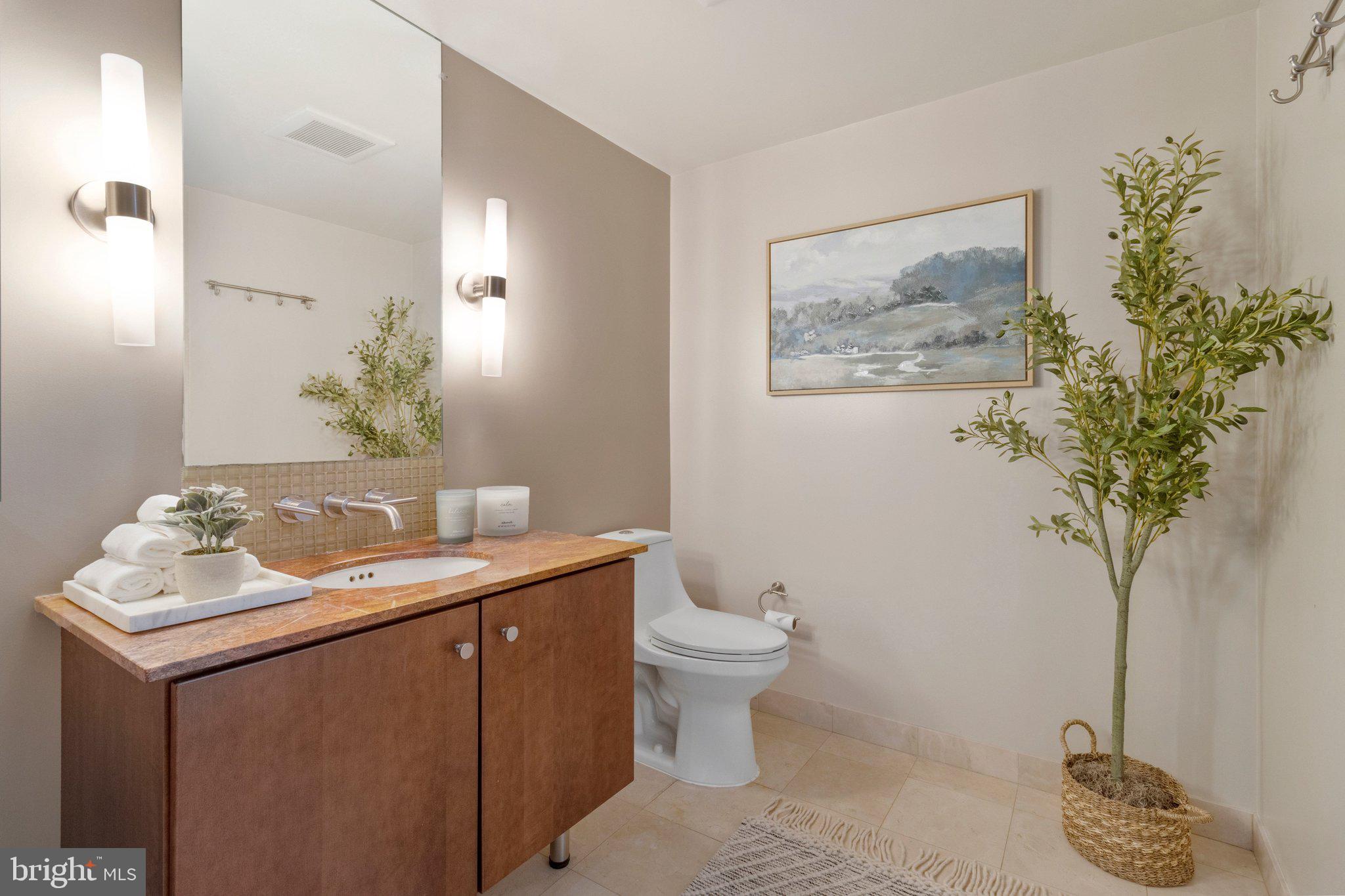 1025 1ST STREET SE 907