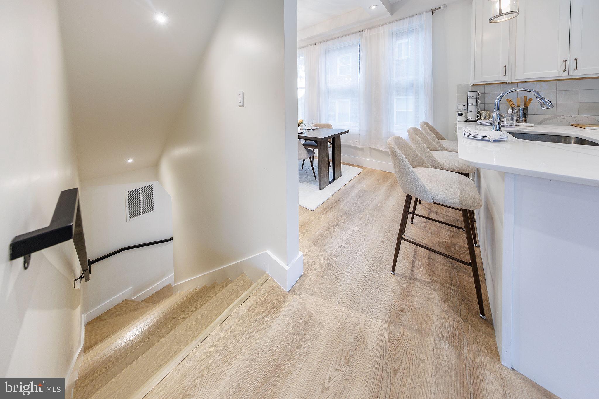 2806 FRANKLIN STREET NE