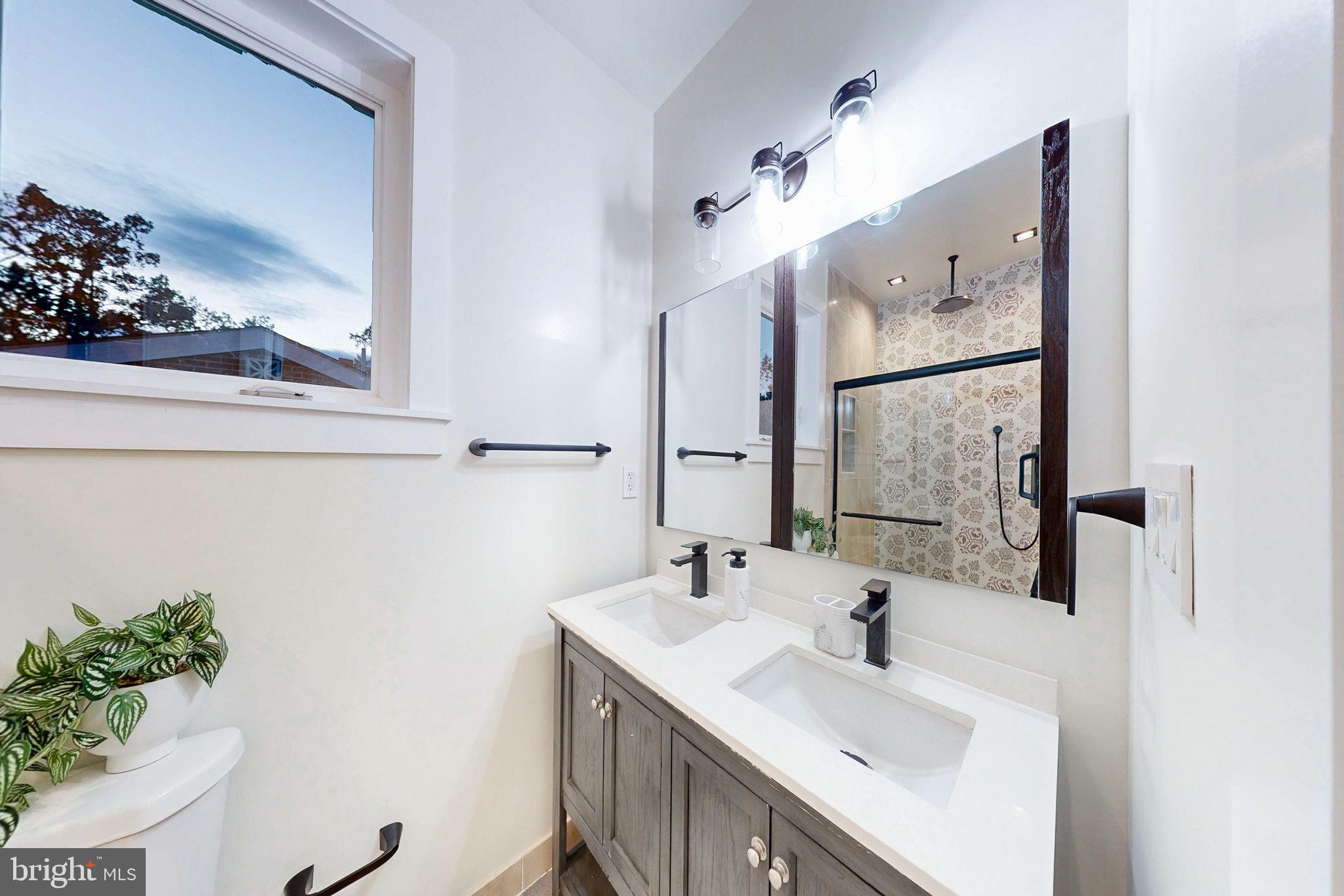 2806 FRANKLIN STREET NE