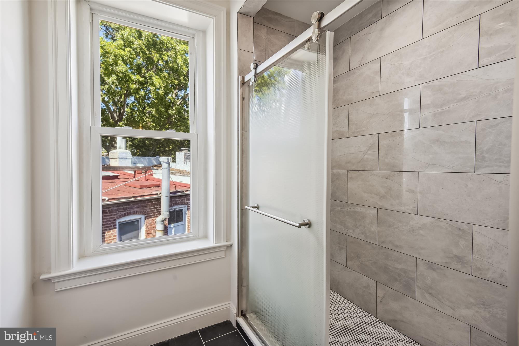 1214 EAST CAPITOL STREET NE