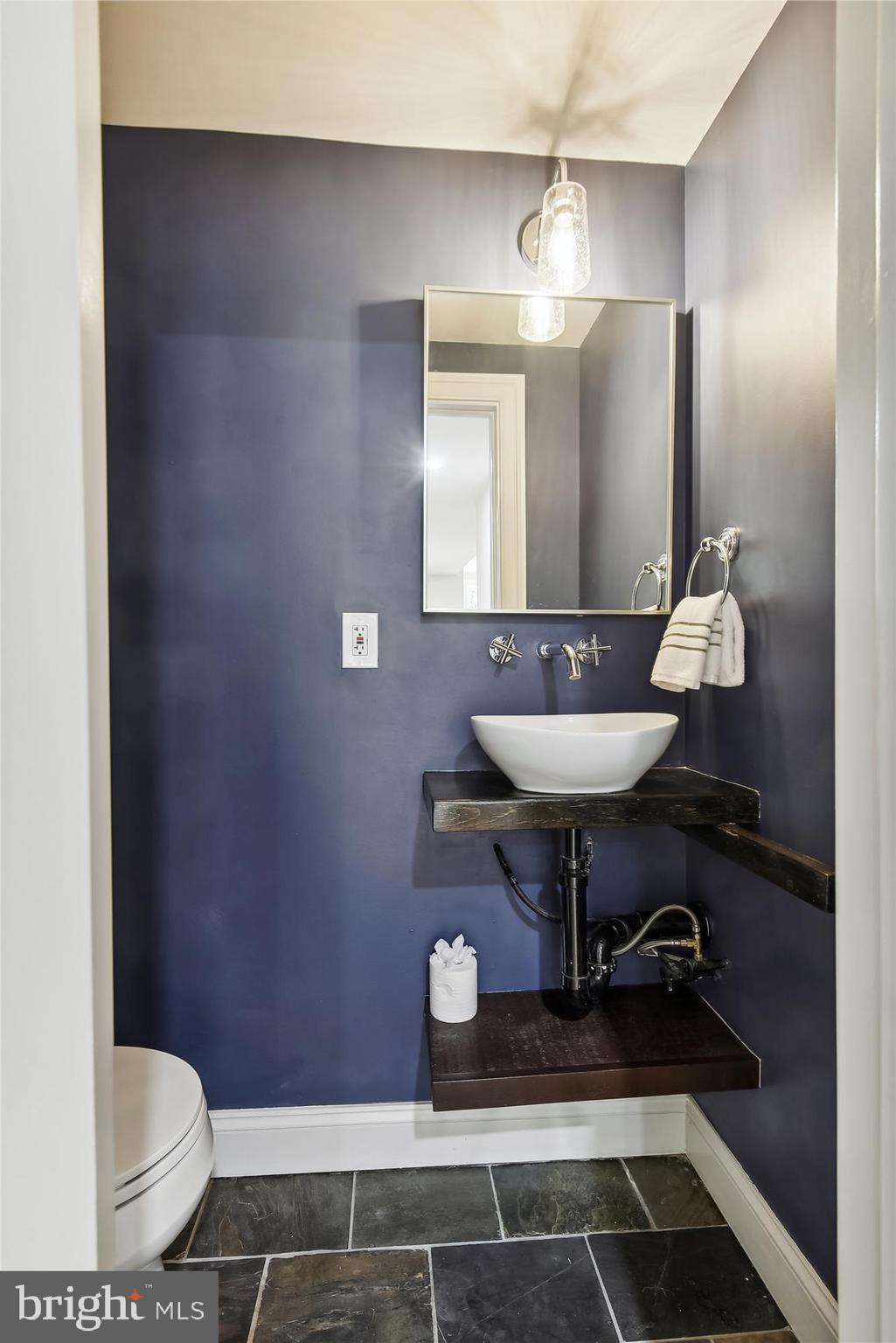 1214 EAST CAPITOL STREET NE