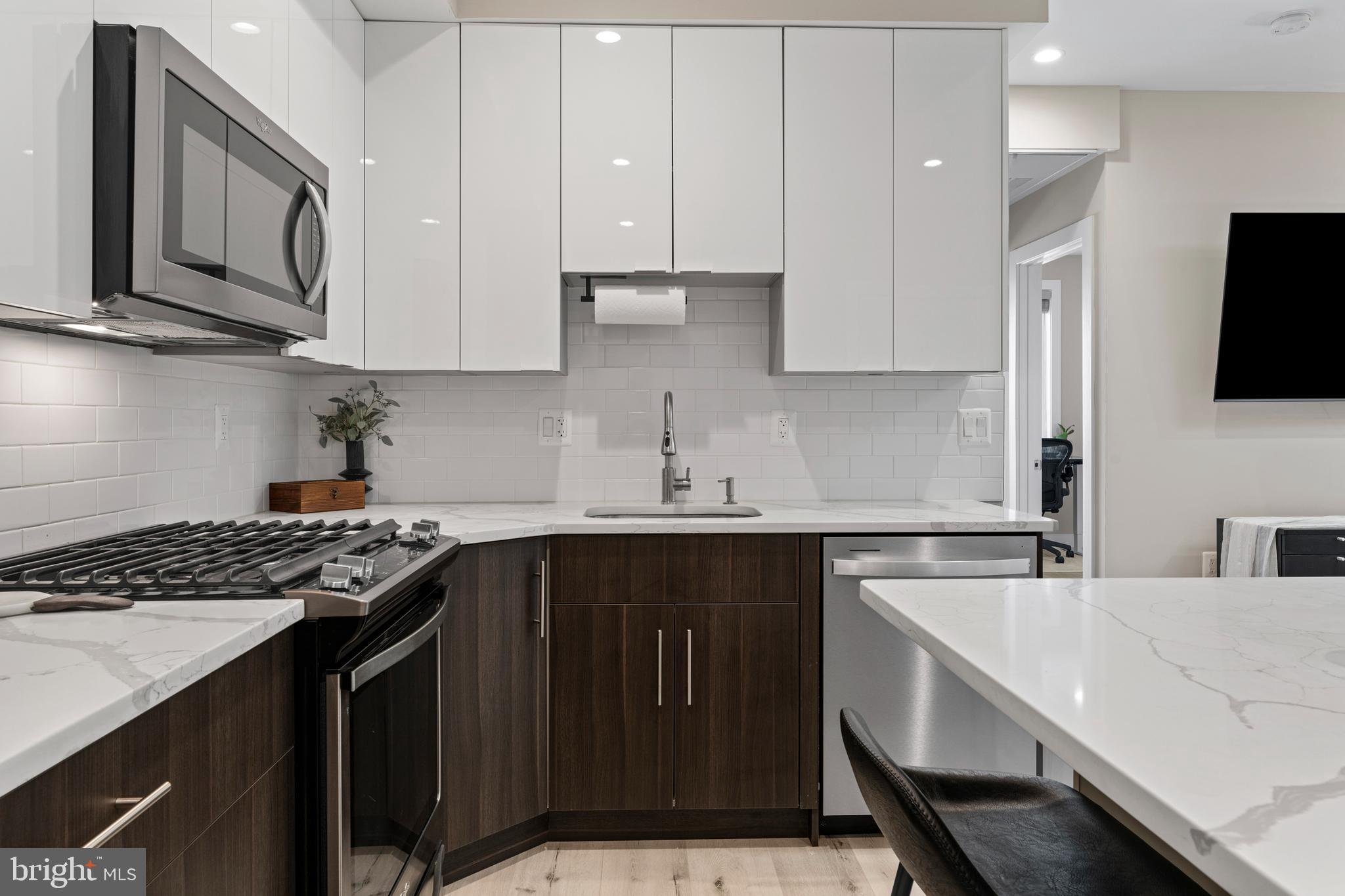 818 NW KENNEDY STREET NW 9