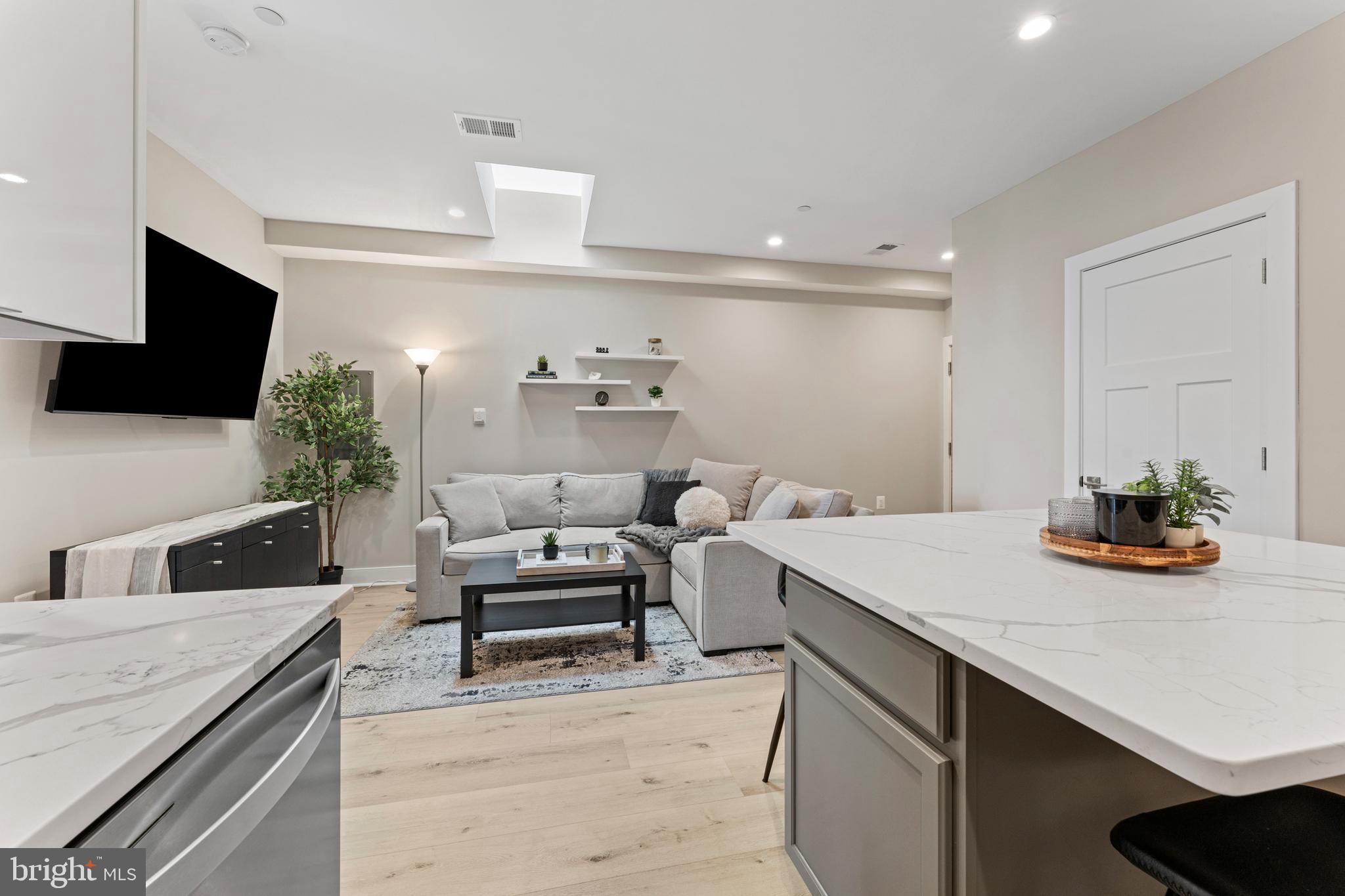 818 NW KENNEDY STREET NW 9