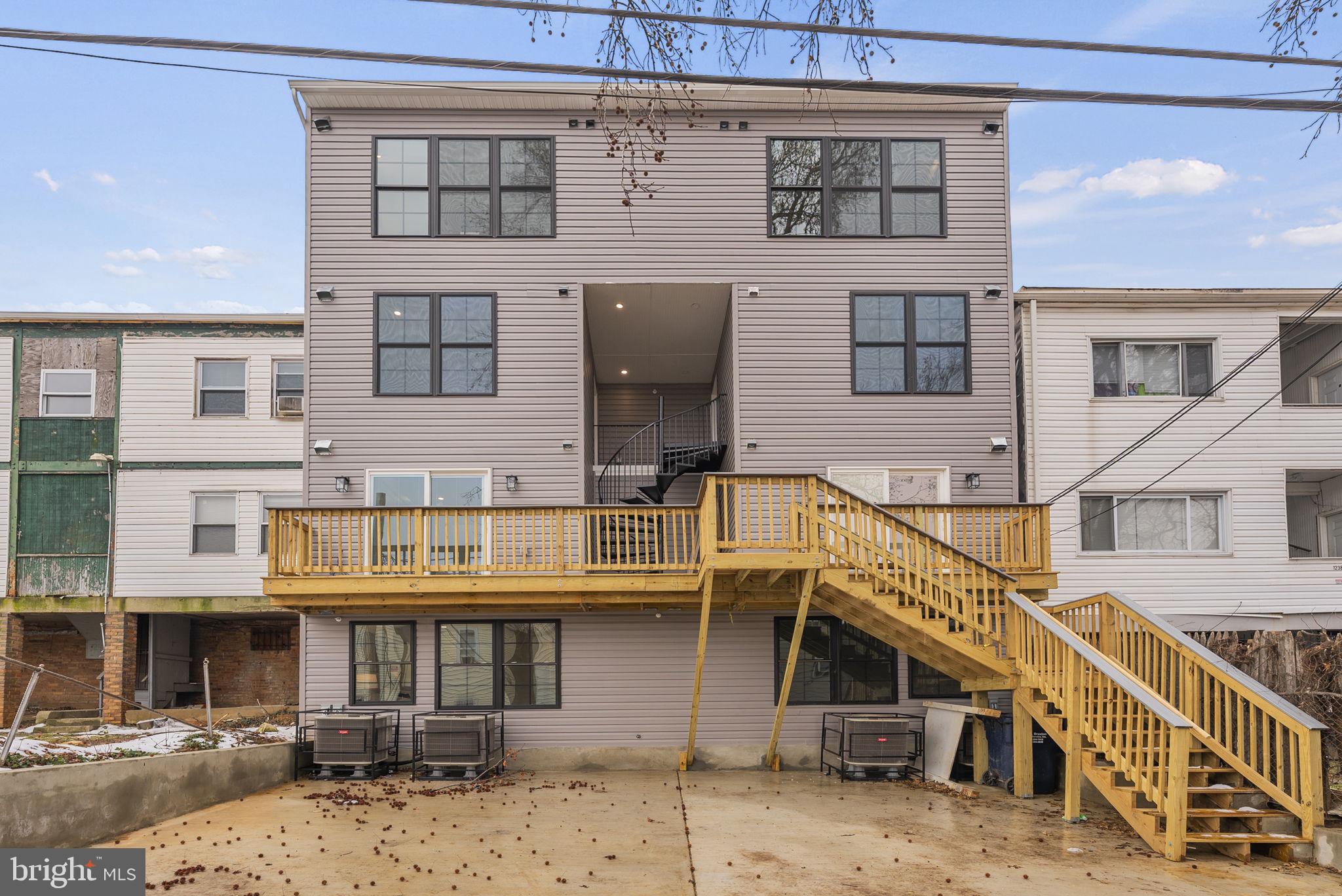 1242 MEIGS PLACE NE 3