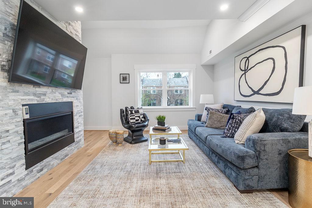 1242 MEIGS PLACE NE 3