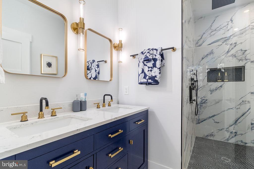 1242 MEIGS PLACE NE 3