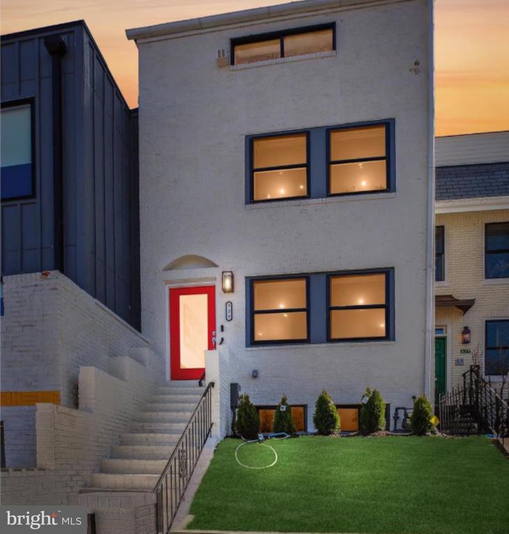 329 15TH STREET NE
