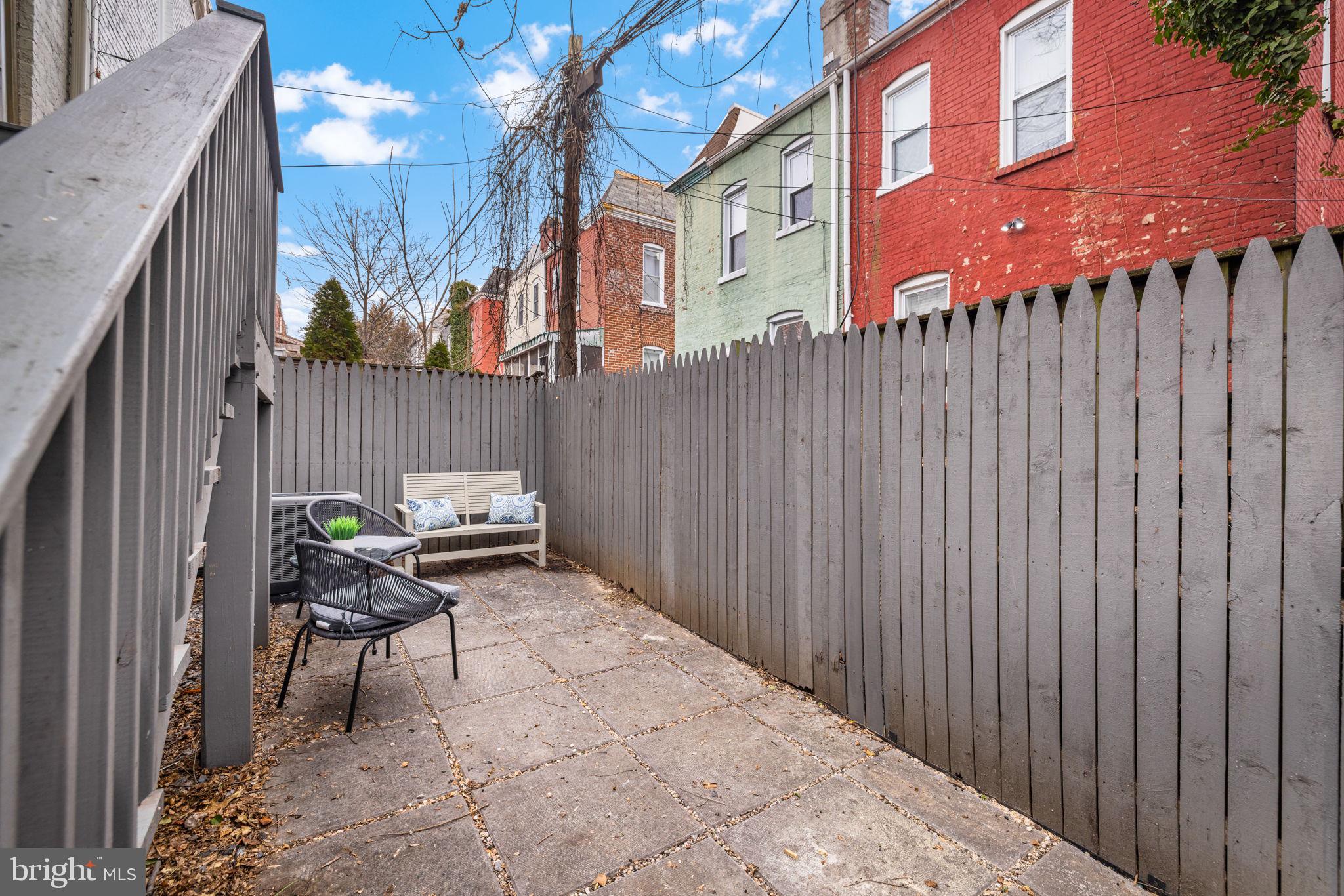 758 GRESHAM PLACE NW