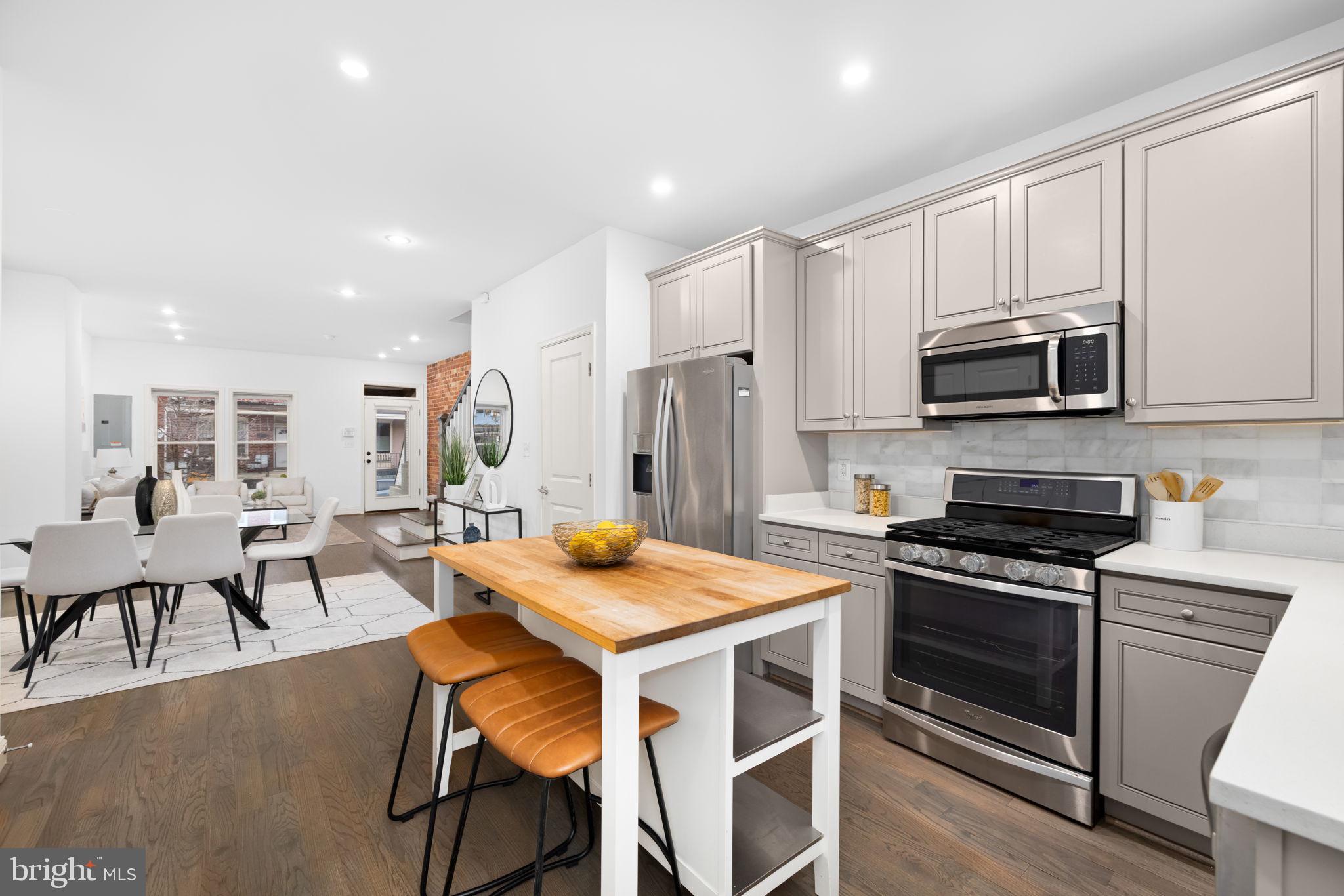 758 GRESHAM PLACE NW