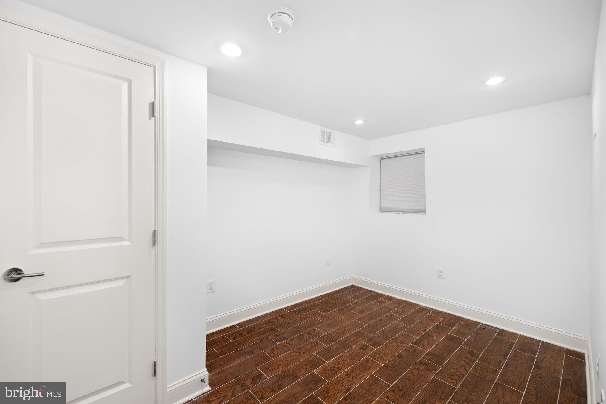 758 GRESHAM PLACE NW