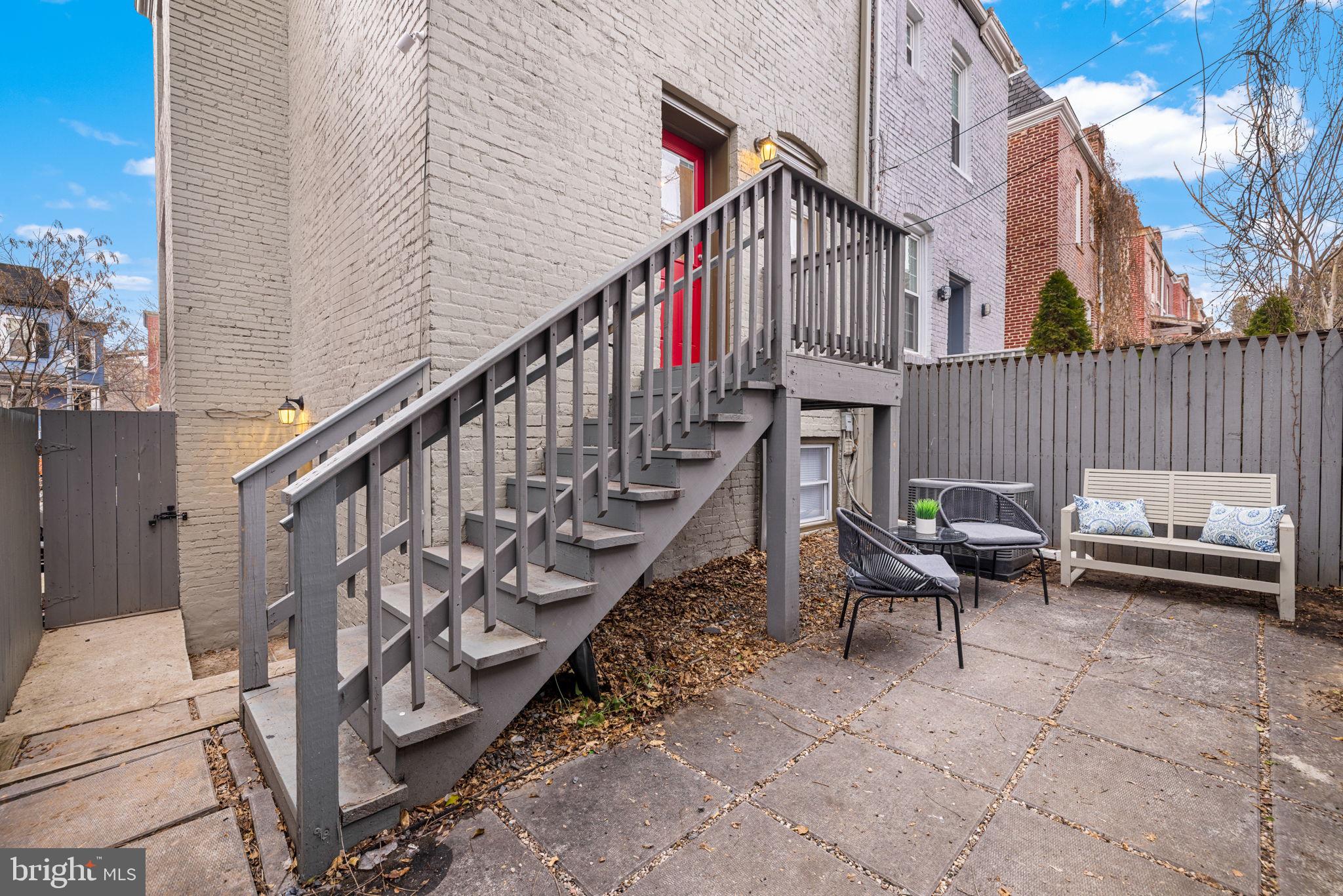 758 GRESHAM PLACE NW