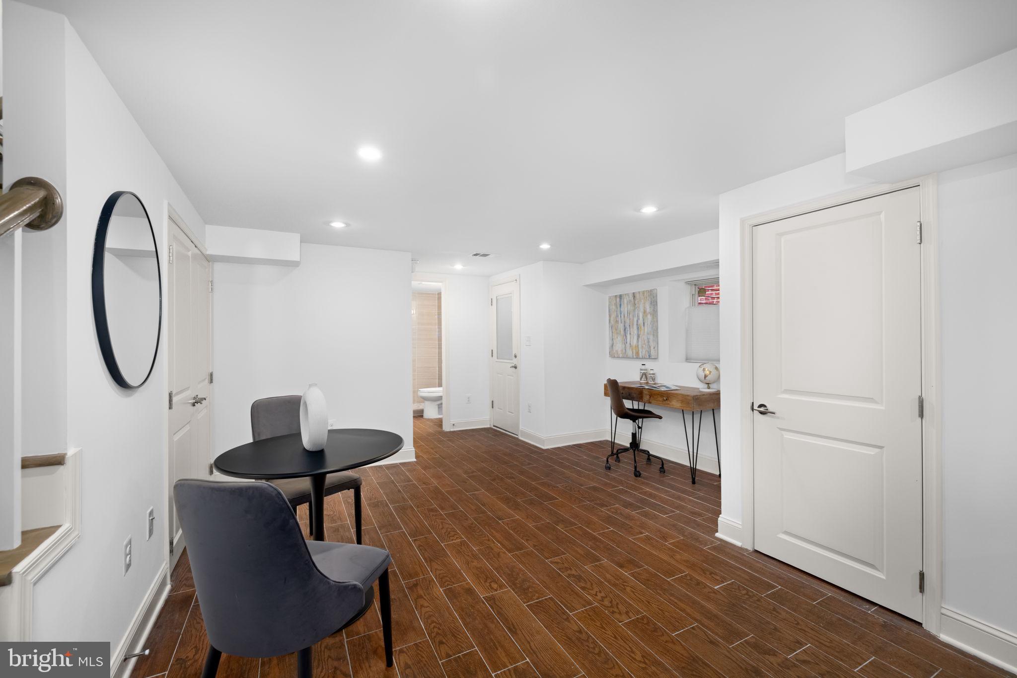 758 GRESHAM PLACE NW