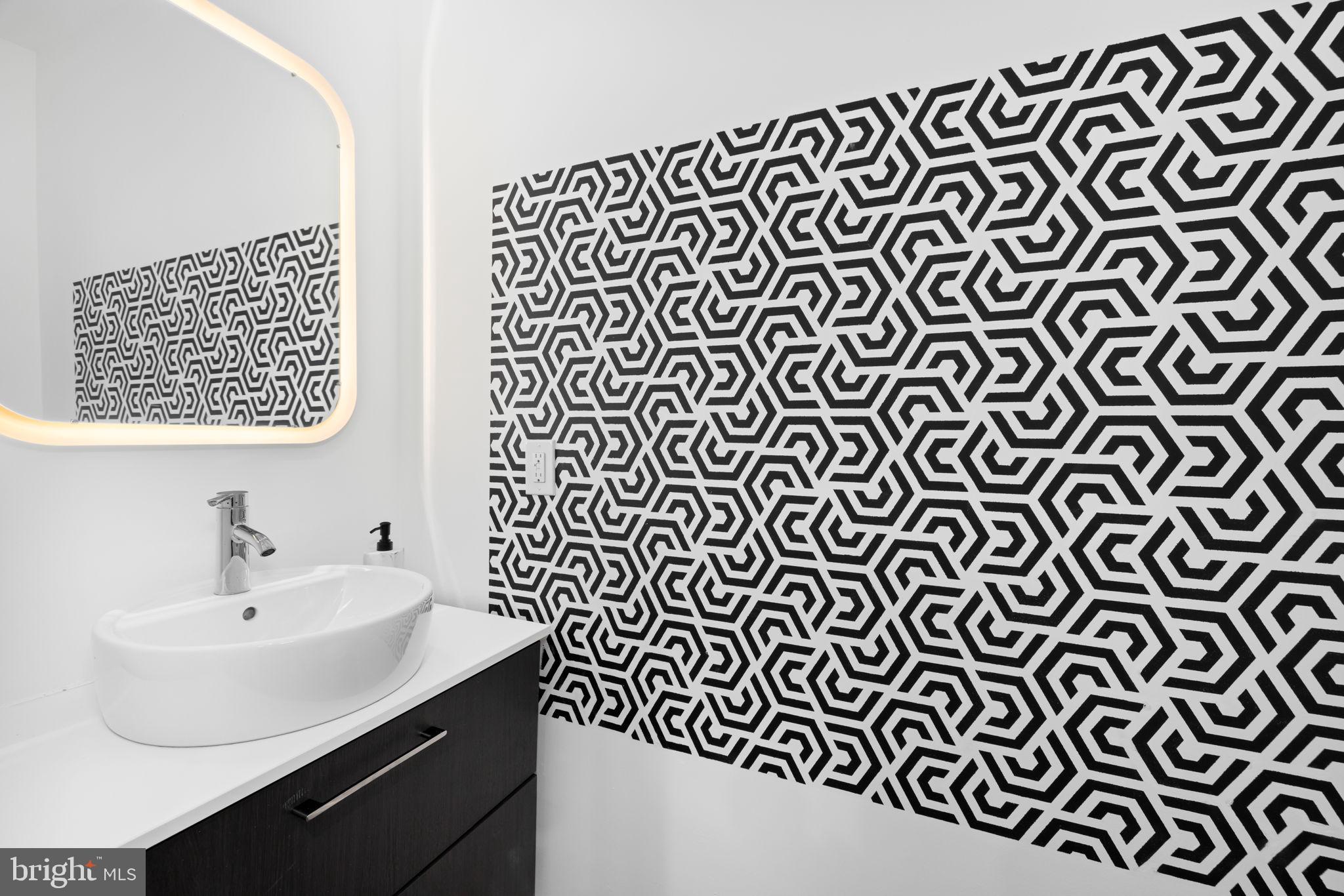 758 GRESHAM PLACE NW