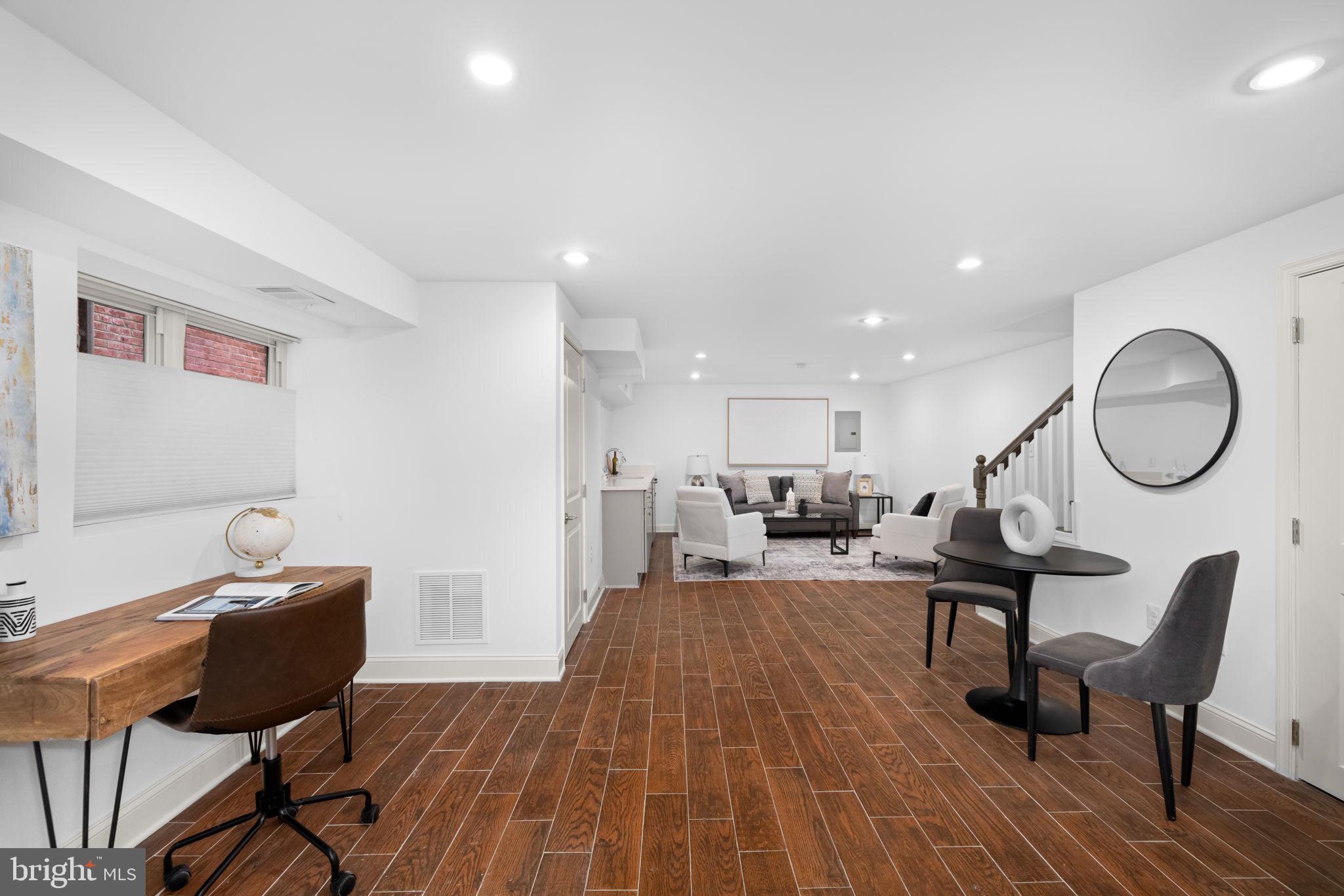 758 GRESHAM PLACE NW