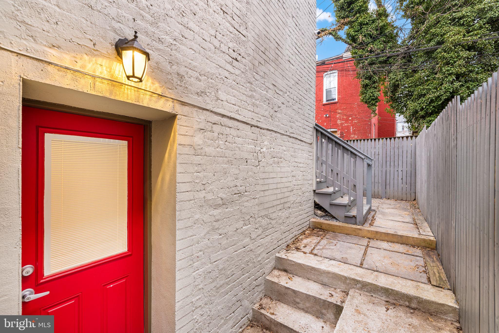 758 GRESHAM PLACE NW