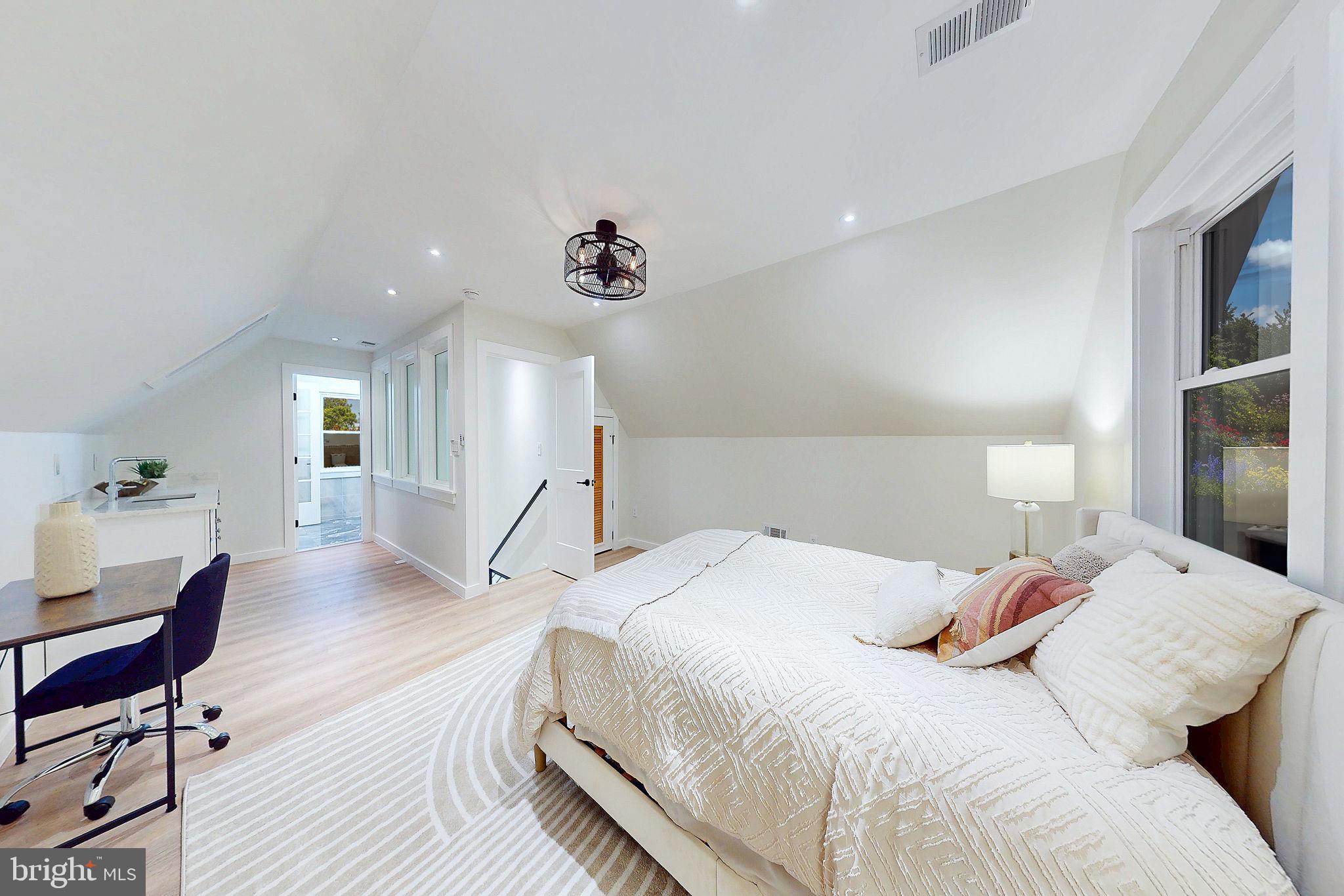 2806 FRANKLIN STREET NE