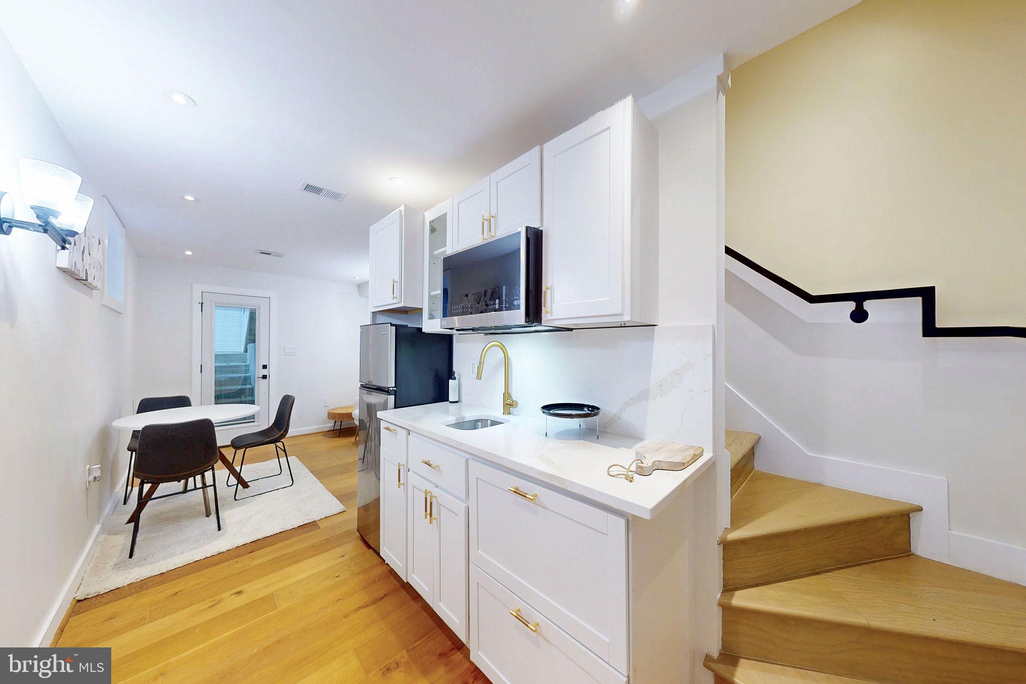 2806 FRANKLIN STREET NE